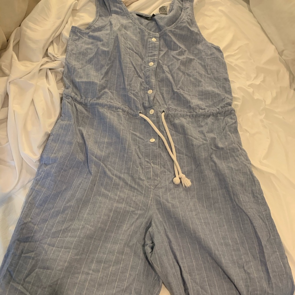 Jumpsuit 100% cotton.